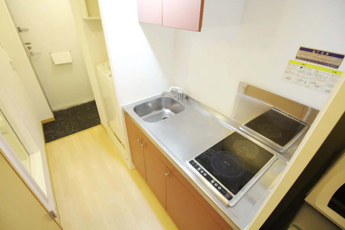 ２口コンロ付きラジエントヒータ※キッチン棚が多く収納に便利