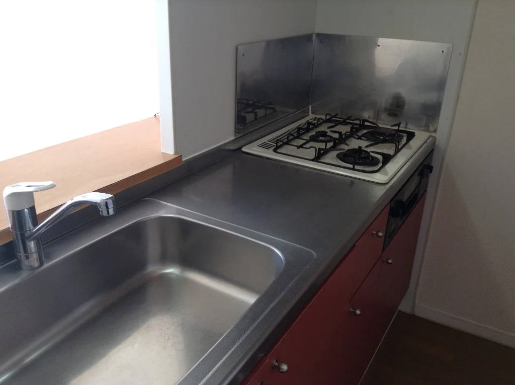 キッチンは広めのカウンタータイプ。