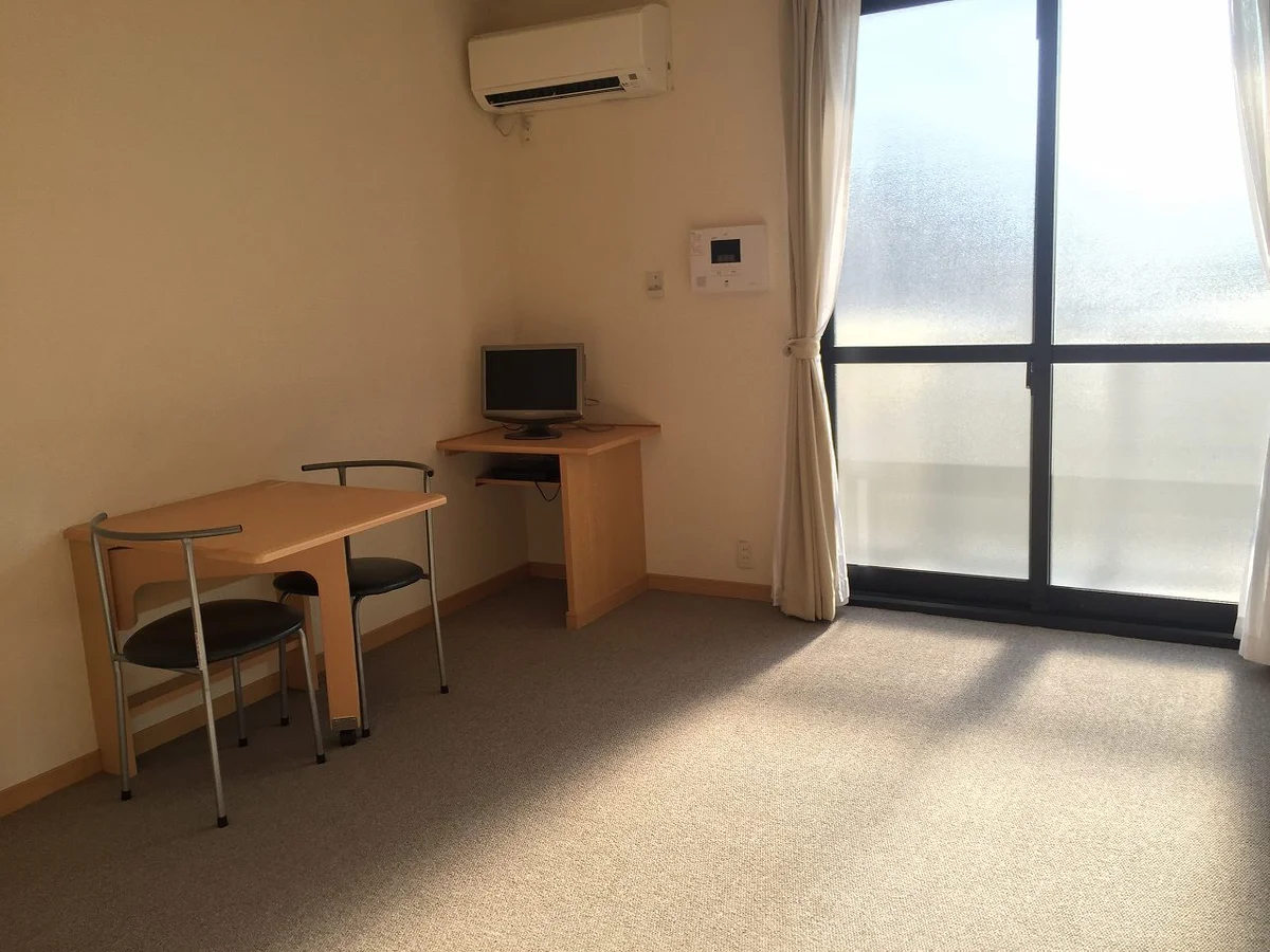 お部屋によって絨毯の色が異なります