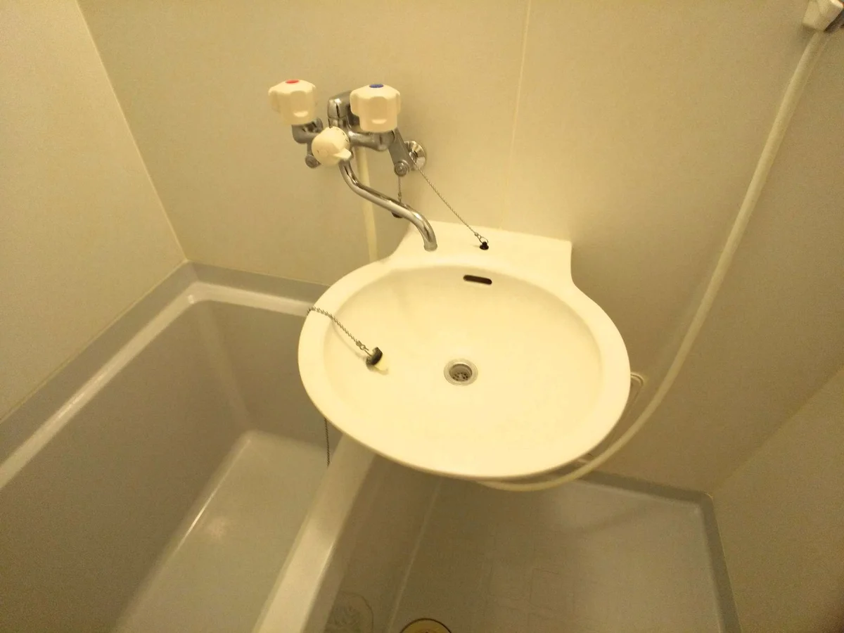 鏡を備え　準備のしやすい洗面台