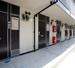 共用部分は清掃業者が清掃しております。