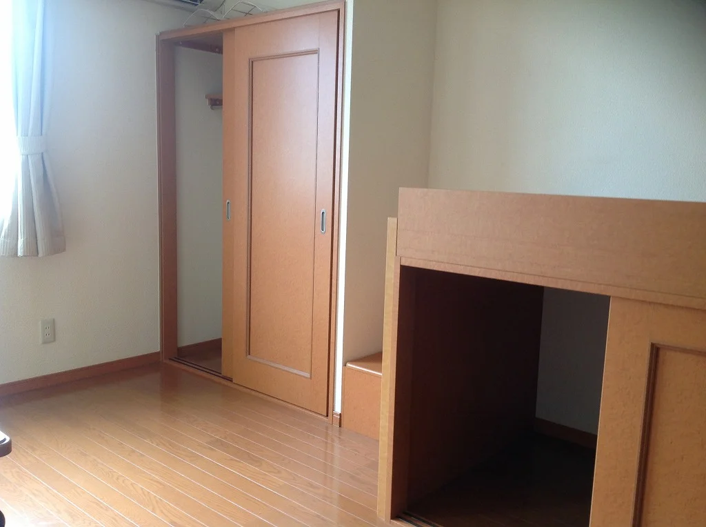 1階はフローリング、2階はじゅうたんです。