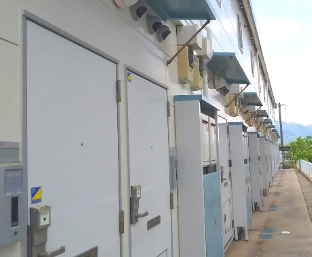 共用部分は清掃業者が清掃しております。