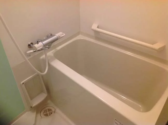 バス、トイレ別！浴室換気乾燥機付きです。