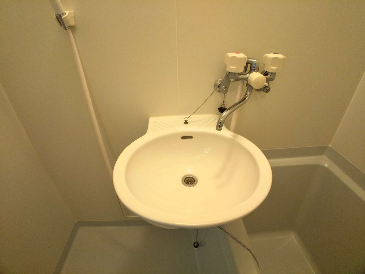 鏡を備え　準備のしやすい洗面台