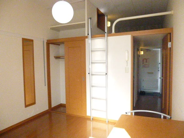 天井が高く、開放的な造りです♪