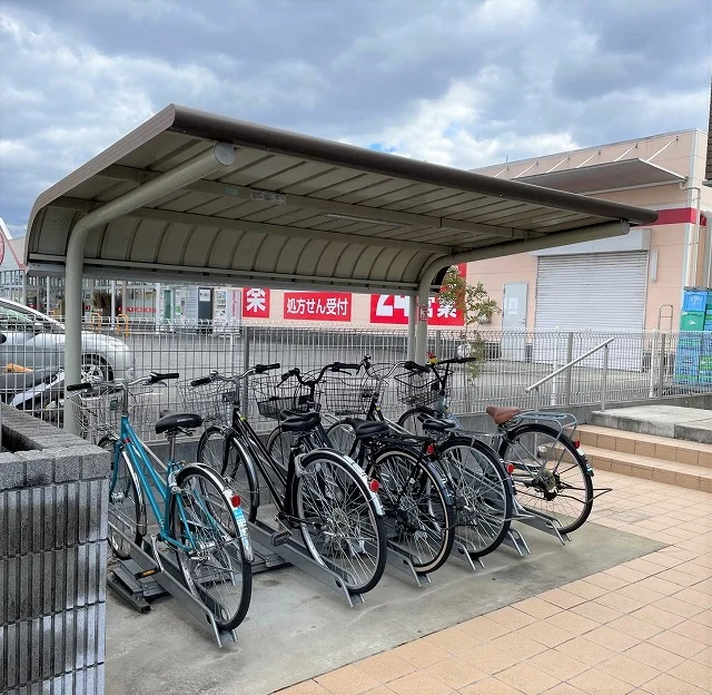 屋根付き駐輪場完備