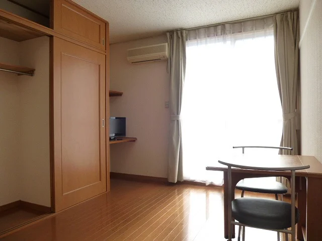 約8帖の洋室です♪