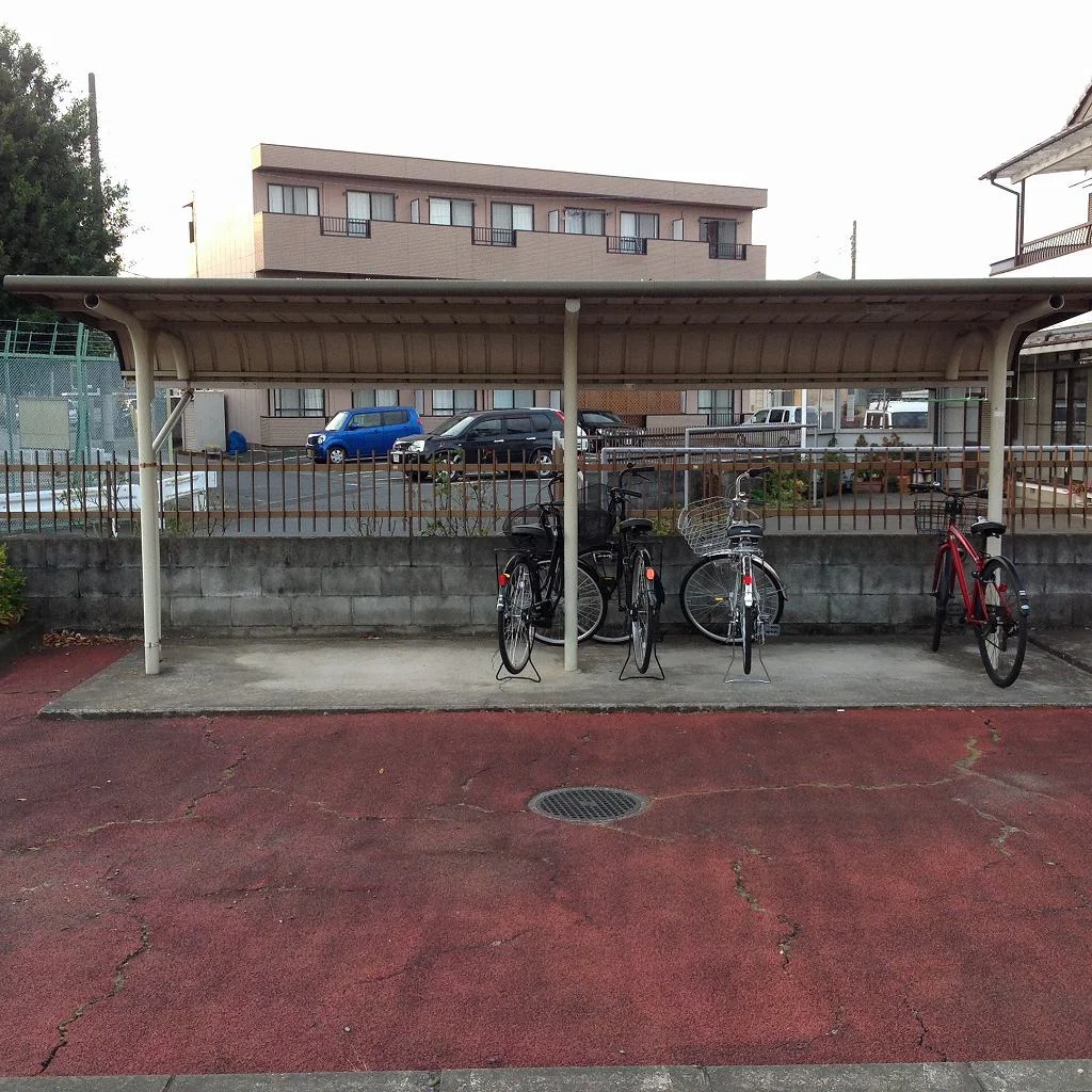 屋根付き駐輪場です！