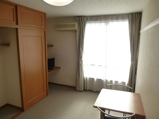 約8帖の洋室です♪