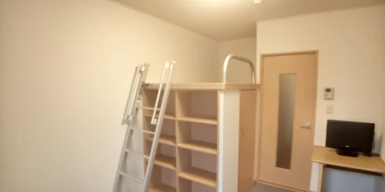 便利なロフト付き　収納スペースにもベッドにも！