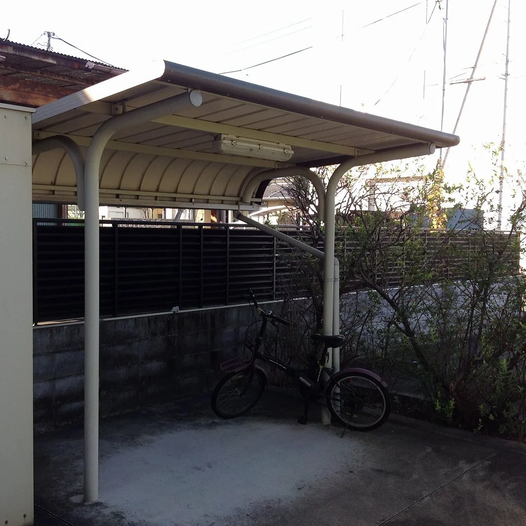 屋根付き駐輪場です！