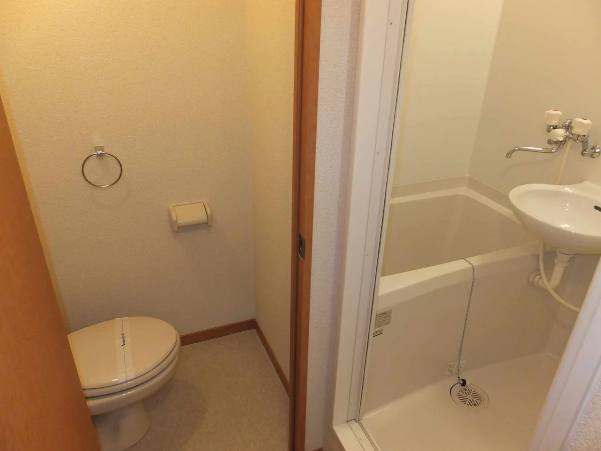 風呂トイレは別々です