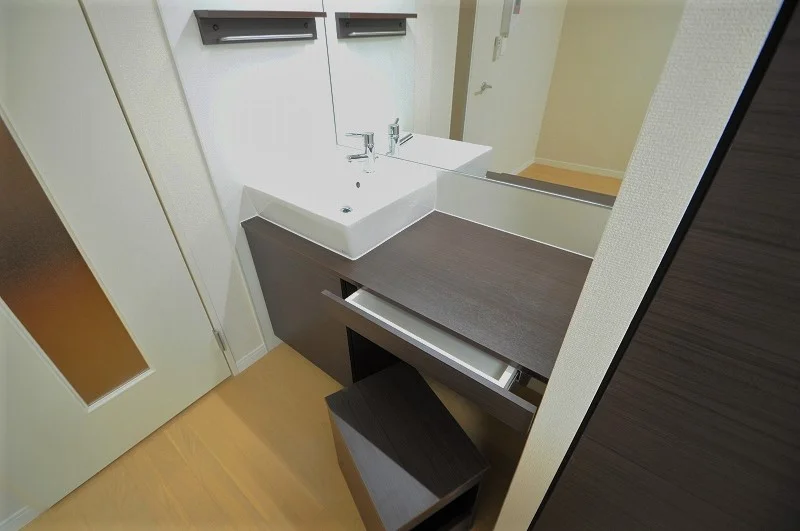 お部屋によって壁の色が違う場合がございます。