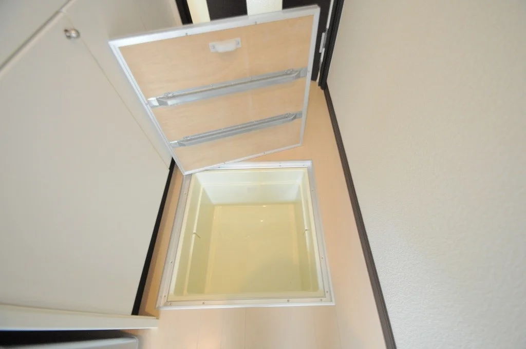 同シリーズの類似となります。現況を優先致します。