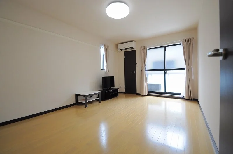 同シリーズの類似となります。現況を優先致します。