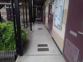 １Ｆ玄関前