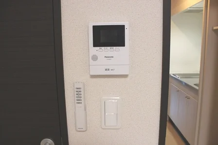モニター付きインターホンあります。