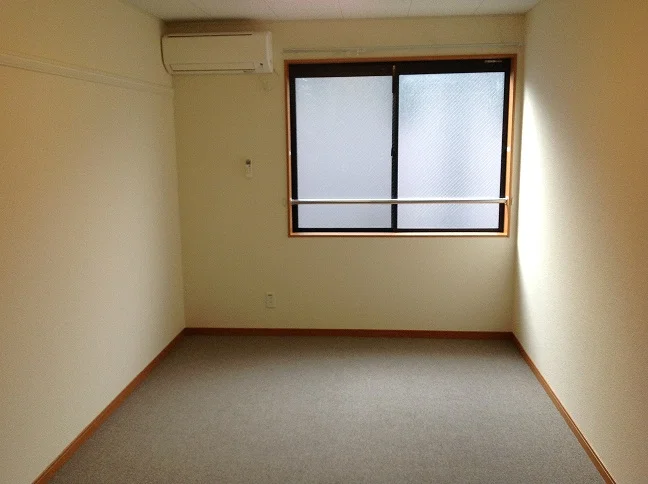 １階はフローリング、２階以上はカーペットになります。