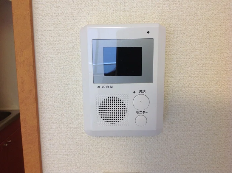 モニター付きインターフォンで来客の確認が出来ます。