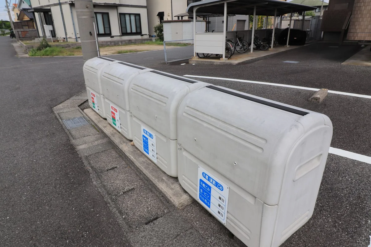 敷地内ゴミ捨て場あり