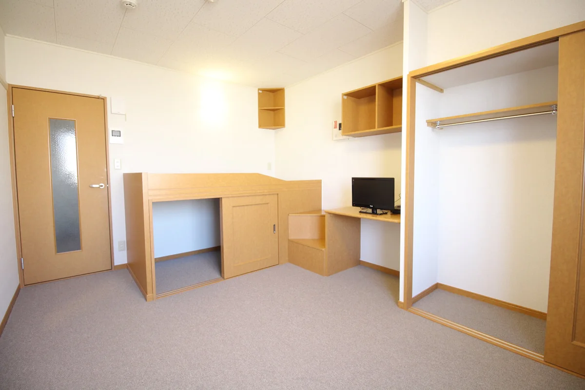 ベッド下収納、クローゼットをオープンにした状態です♪