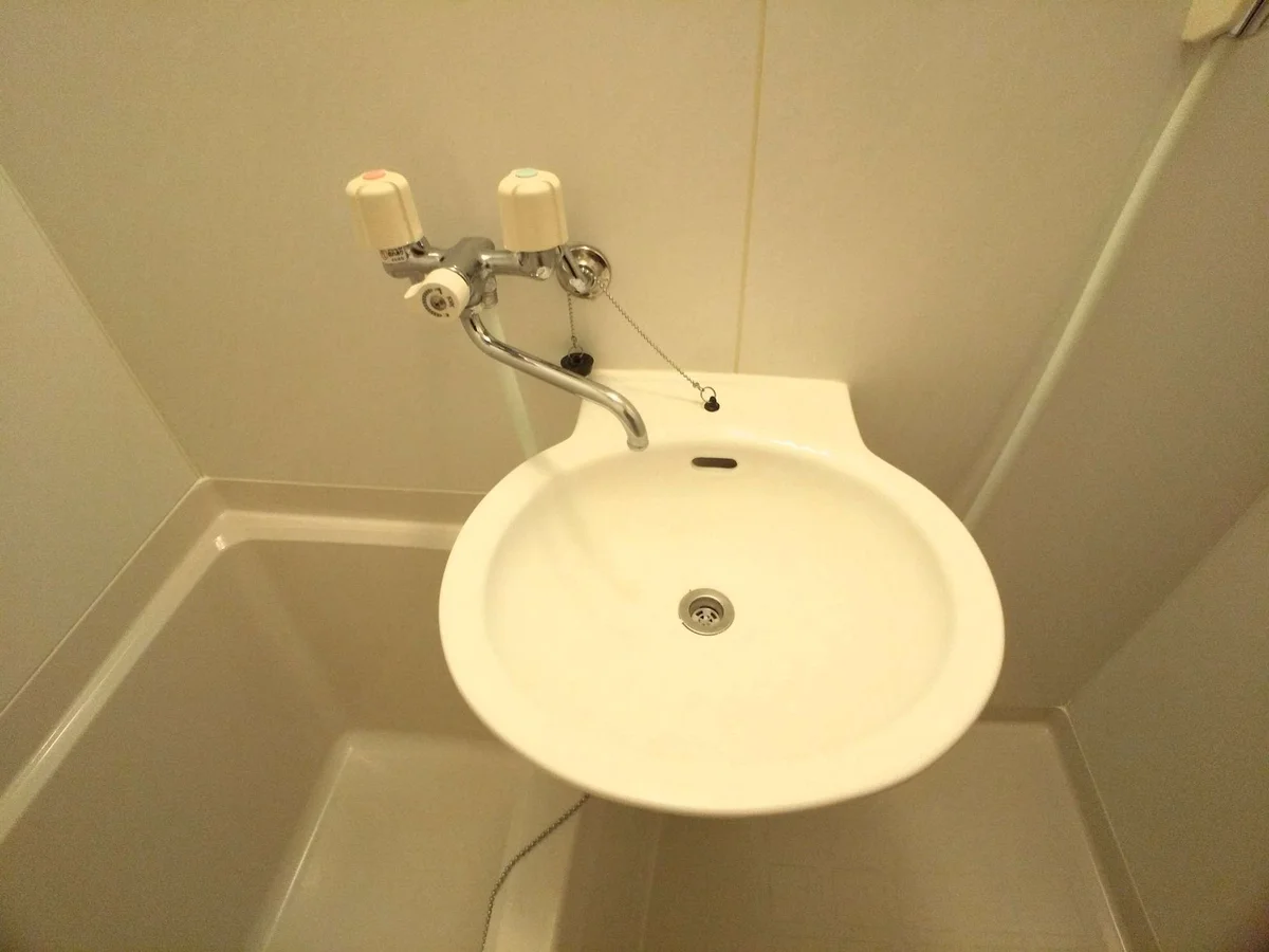 鏡を備え　準備のしやすい洗面台