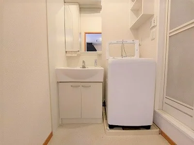 独立洗面台・洗濯機設置済