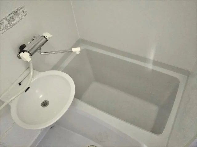 トイレと別なので、ゆったりお風呂に入れます♪