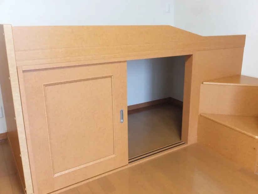 1階はフローリング、2階はじゅうたんです。