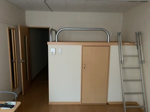 ベット下はたっぷり収納♪