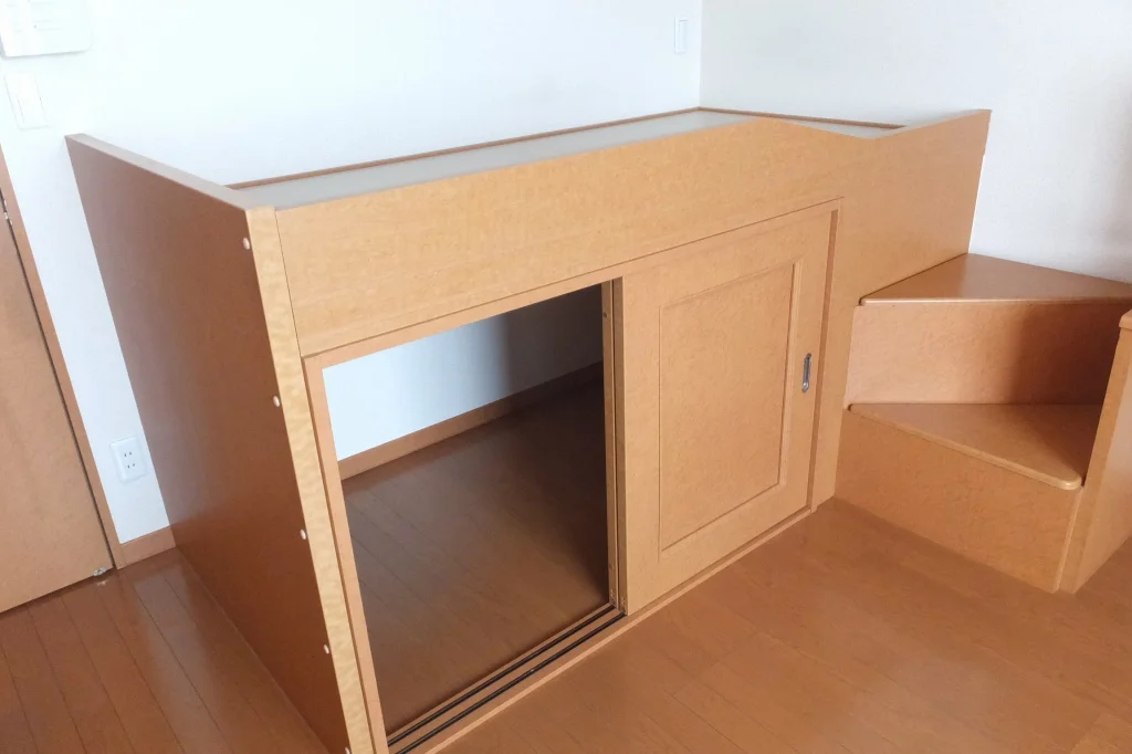 ベット下大型収納付き