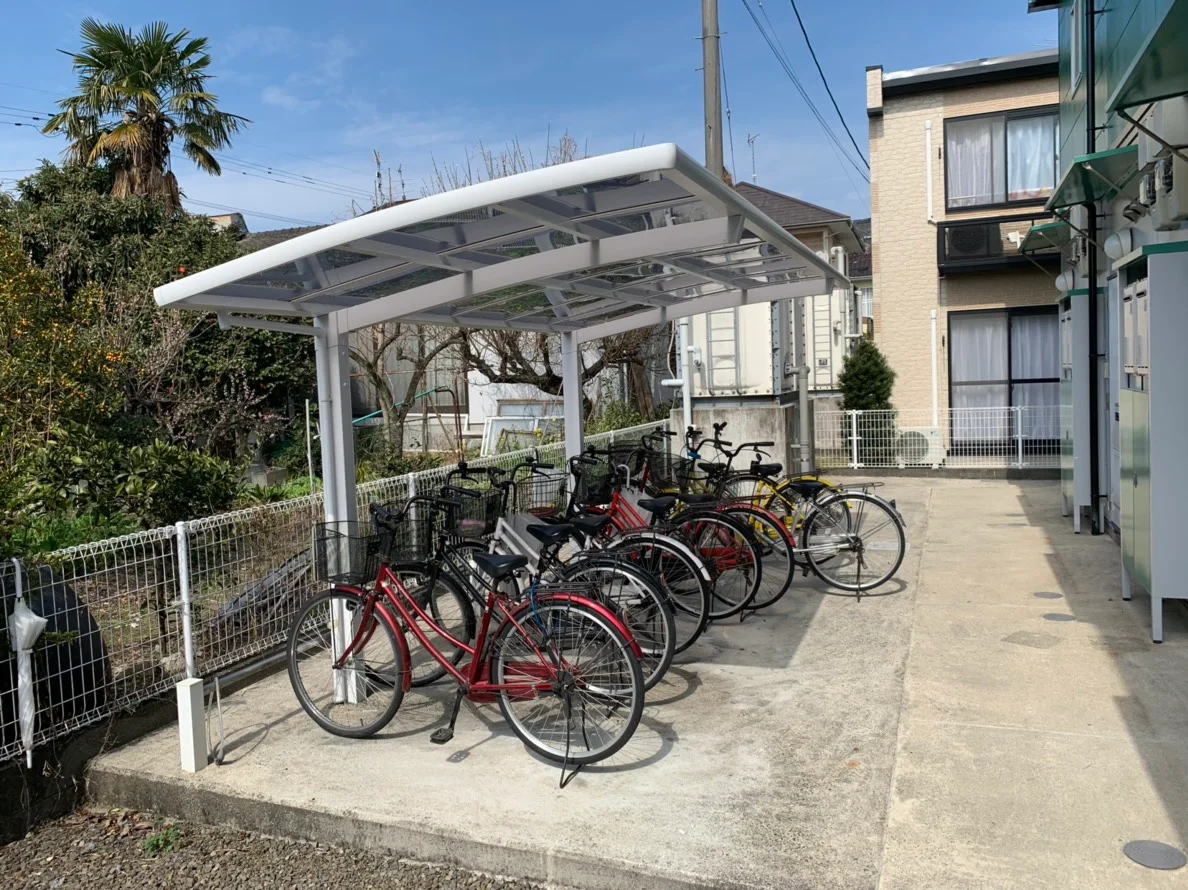 屋根付き駐輪場（無料）