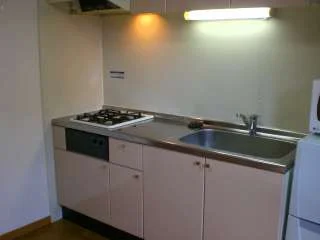 3口のガスコンロ。広々キッチンです。