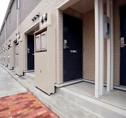 共用部分は清掃業者が清掃しております。