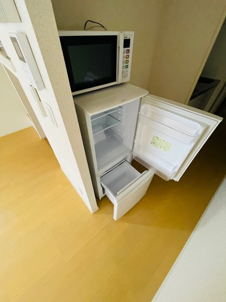 電子レンジ・冷蔵庫（メーカー・サイズは部屋ごとに異なります）