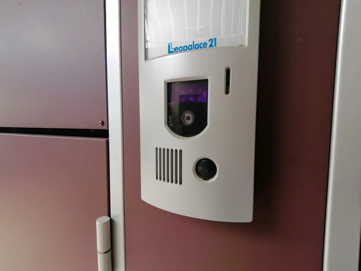 各お部屋にモニター付きインターフォンがついてます。