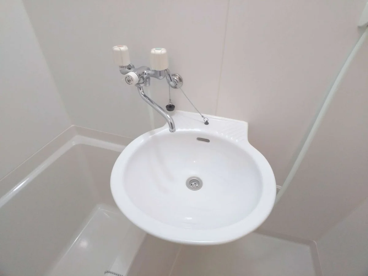 鏡を備え　準備のしやすい洗面台