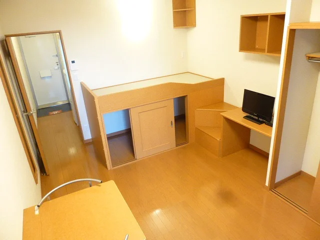 中央、ベッド下部は収納です♪(写真は同タイプのお部屋です)