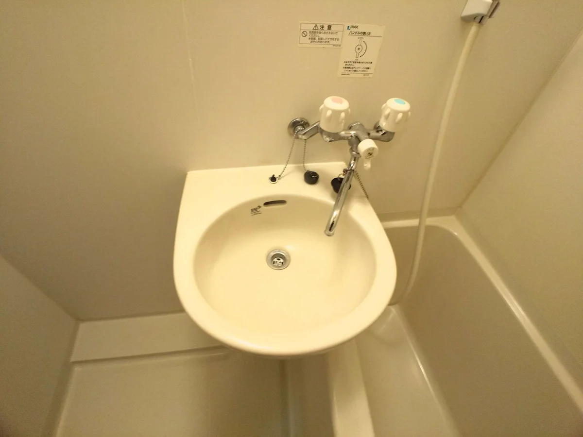 鏡を備え　準備のしやすい洗面台