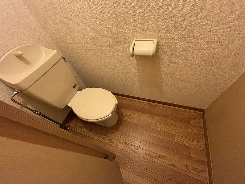 部屋ごとにドアの位置が異なります。現地にてご確認ください。
