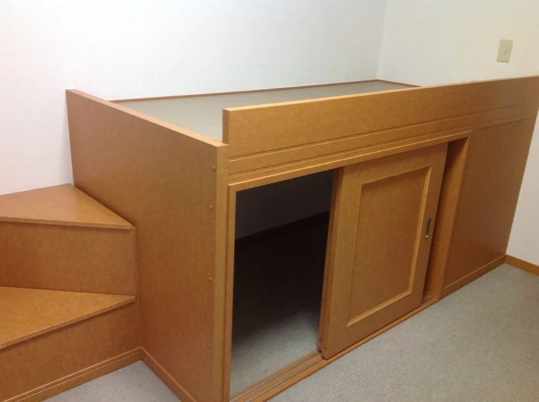 ベッド下部収納