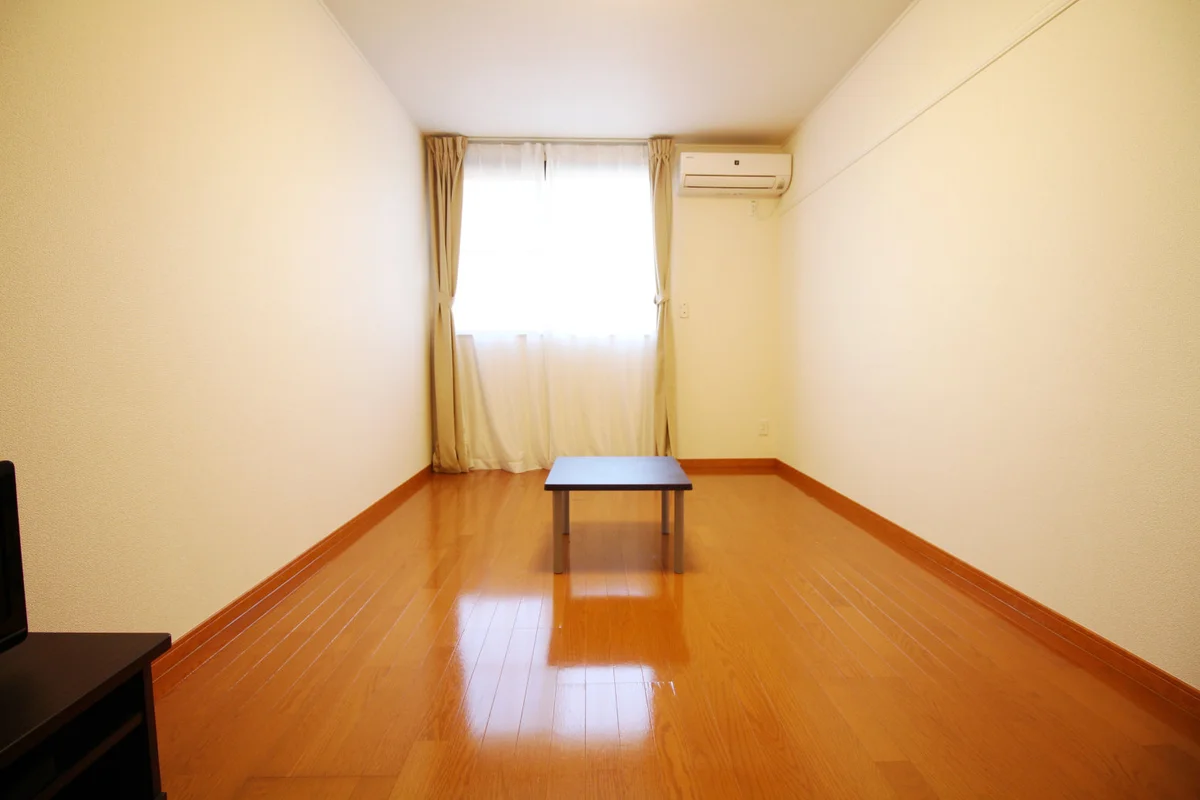 シンプルな家具・家電付きのお部屋です♪