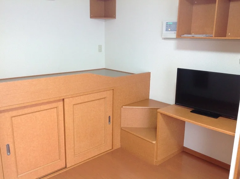 造付ベッドと収納です