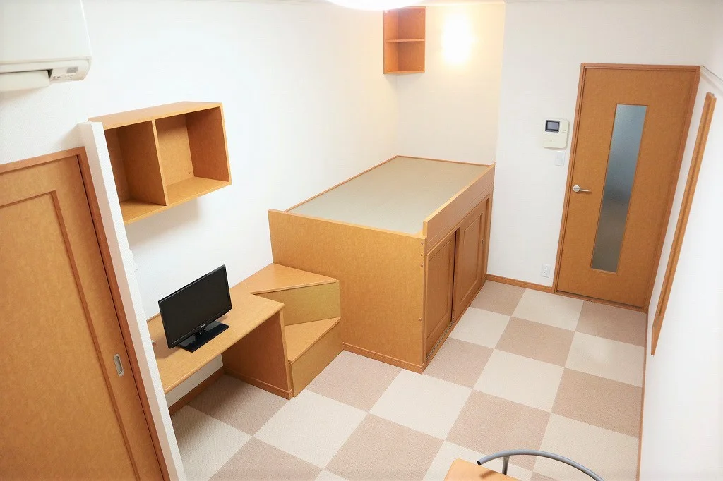 ※カーペットの色が異なる場合があります。