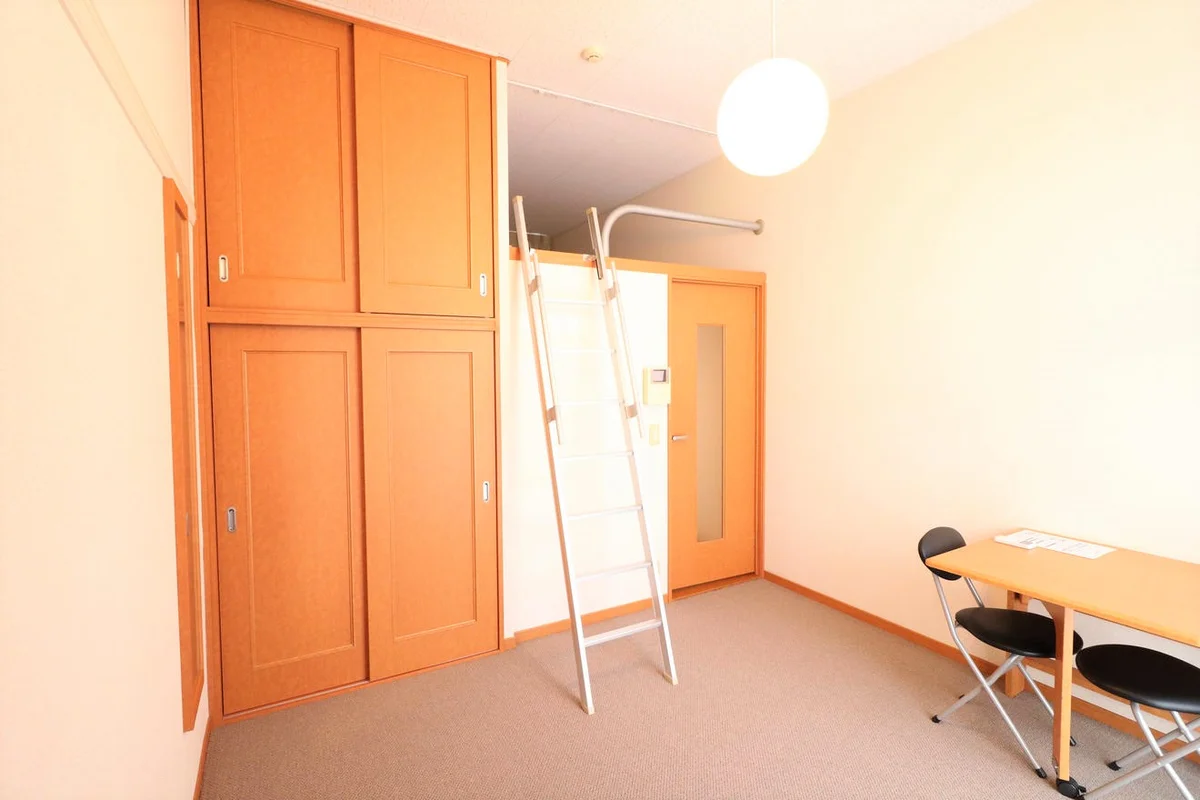 ロフトタイプは天井が高いので開放的なお部屋となります。