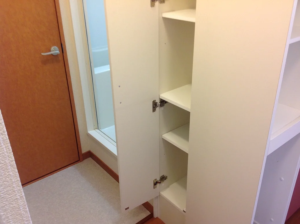 キッチン横に収納棚つき