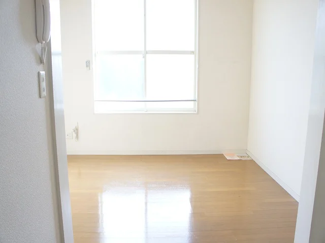 物件周辺にコンビニやスーパーもあります♪