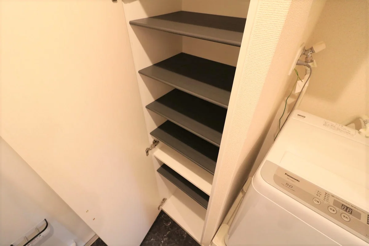 女性には嬉しい大型シューズボックス・外出前に姿見でチェック