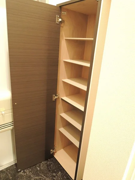玄関前の下駄箱